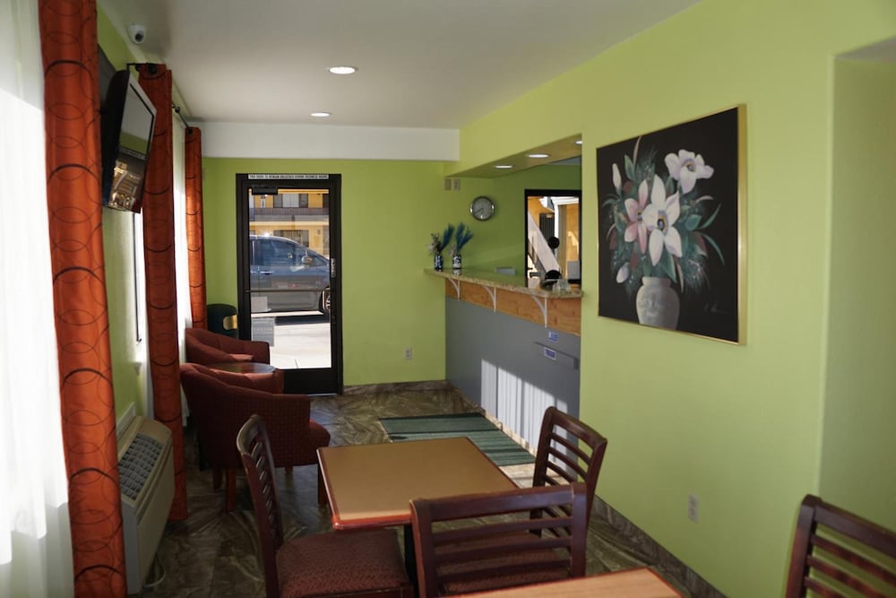Apex Inn - photo 23