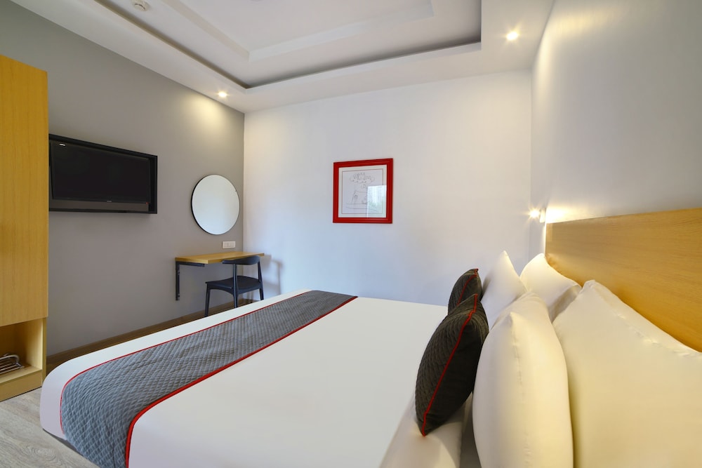 OYO Townhouse 120 Shushant Lok
