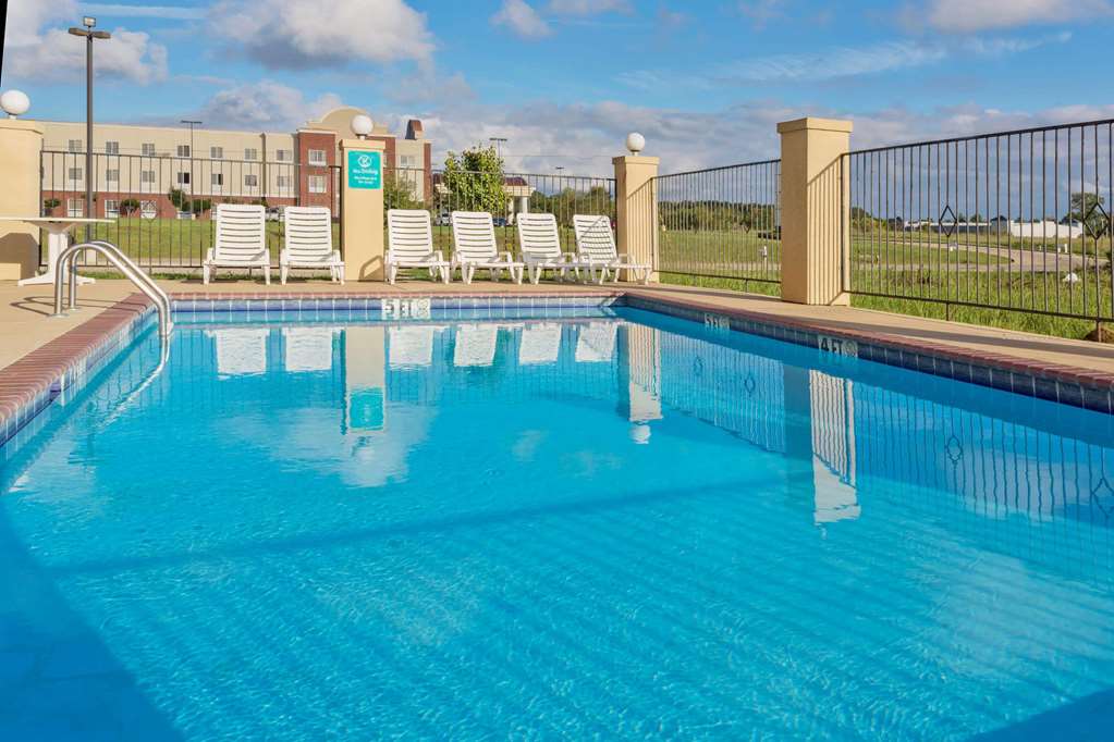 La Quinta Inn & Suites by Wyndham Canton MS - photo 9