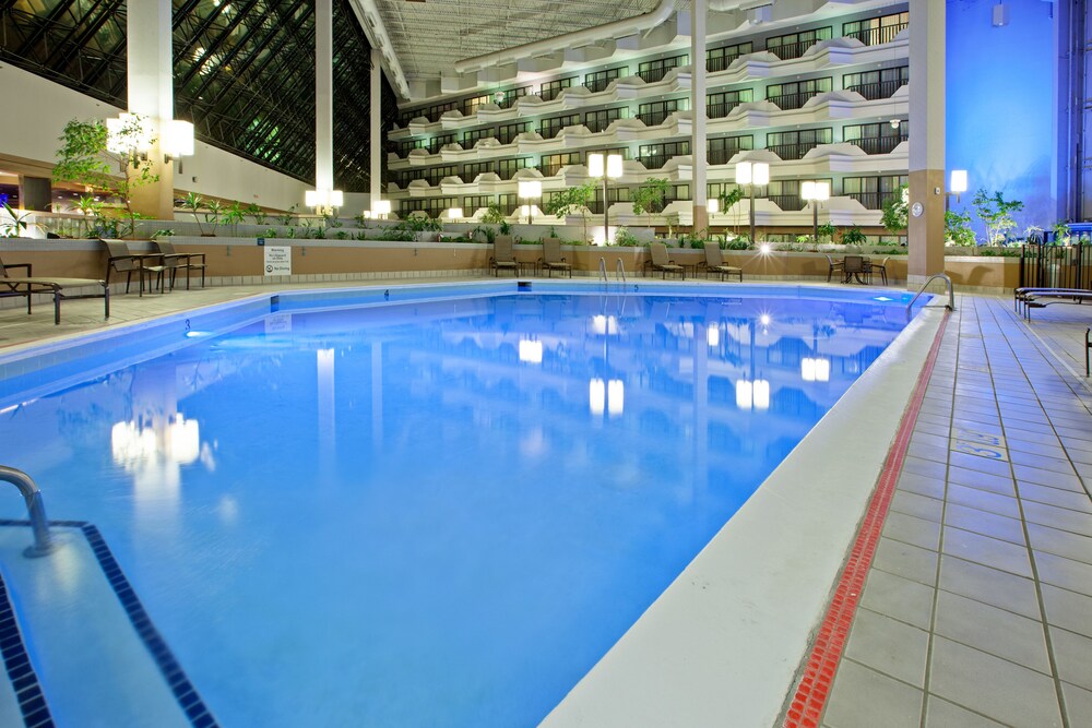 Holiday Inn Evansville Airport - photo 9