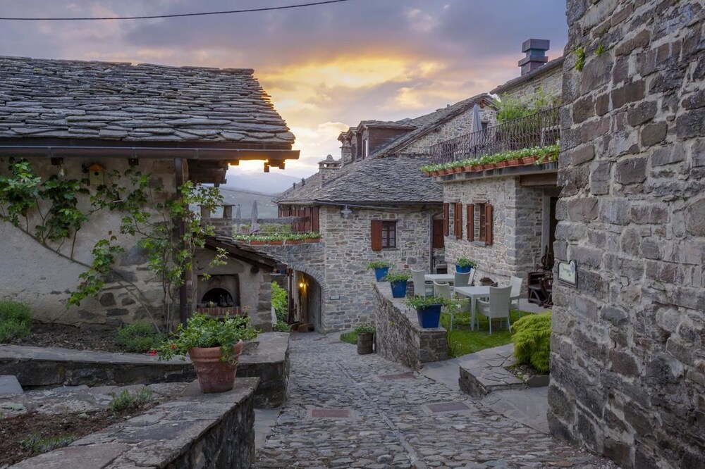 Borgo Casale - last minute hotel in Albareto