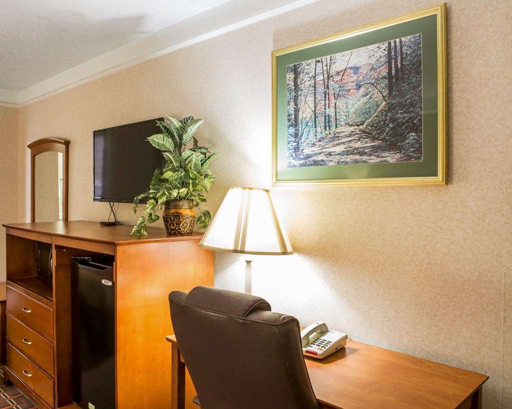 Econo Lodge Knoxville North - photo 8