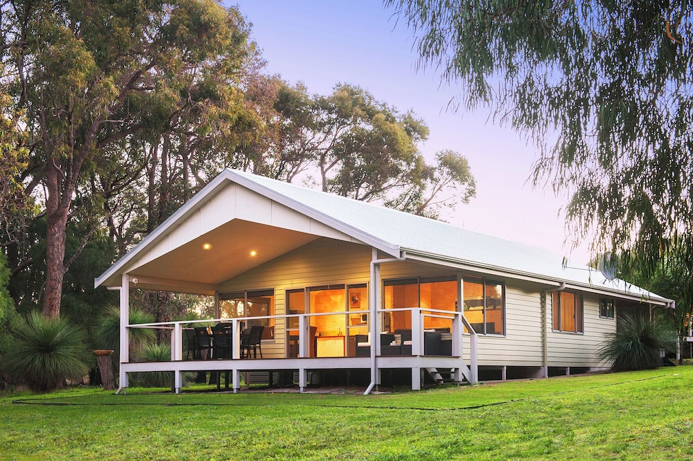 Acacia Chalets — 4-Star Luxury Hotel in Margaret River, Australia