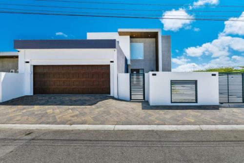 New 3br 2ba Modern Oasis 3 Min To Eagle Beach — Unknown City