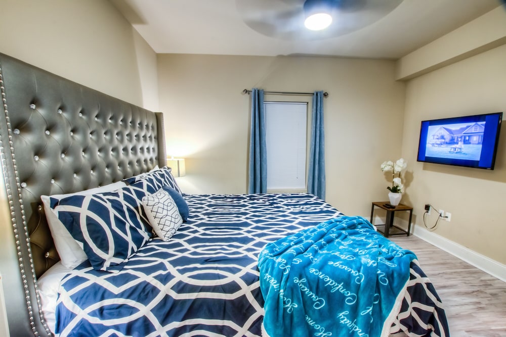 Laketown Wharf Resort by Aneliya's Rentals - photo 19