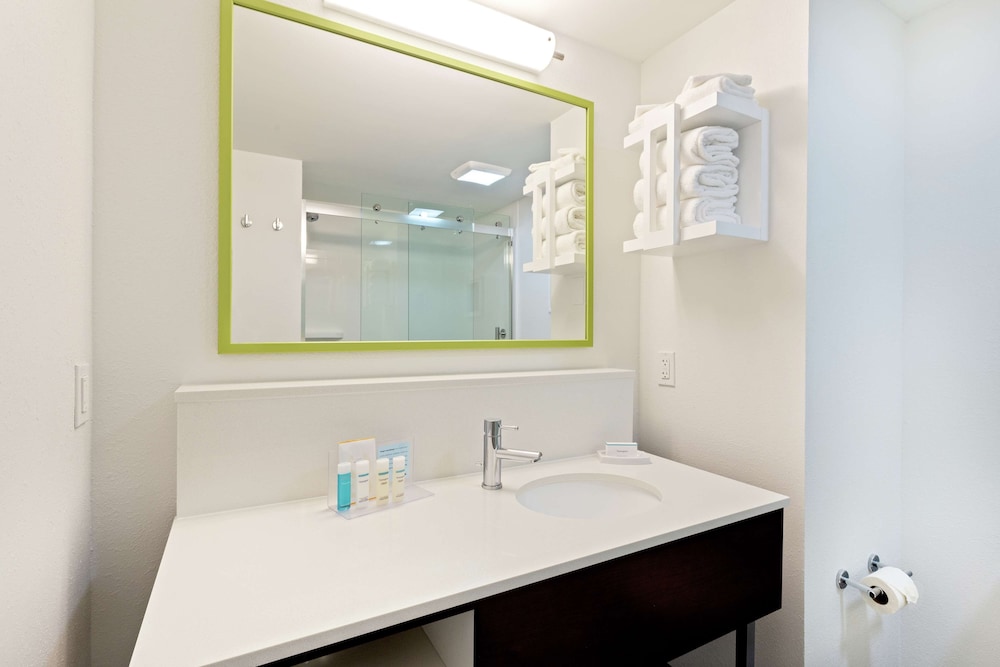 Hampton Inn & Suites Orlando Intl Dr N - photo 36