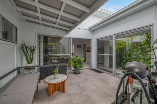 Secret Sanctuary On Seagrass Luxury Coastal Retreat in Jervis Bay in Vincentia, Australia