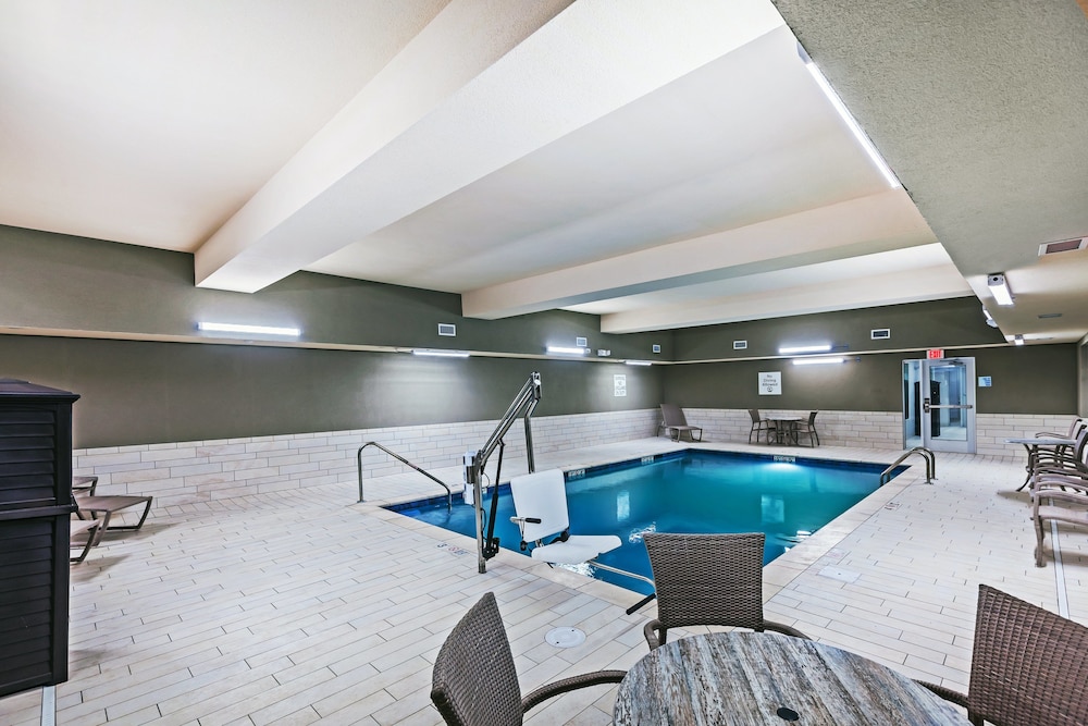 Holiday Inn Express & Suites Coffeyville by IHG - photo 19