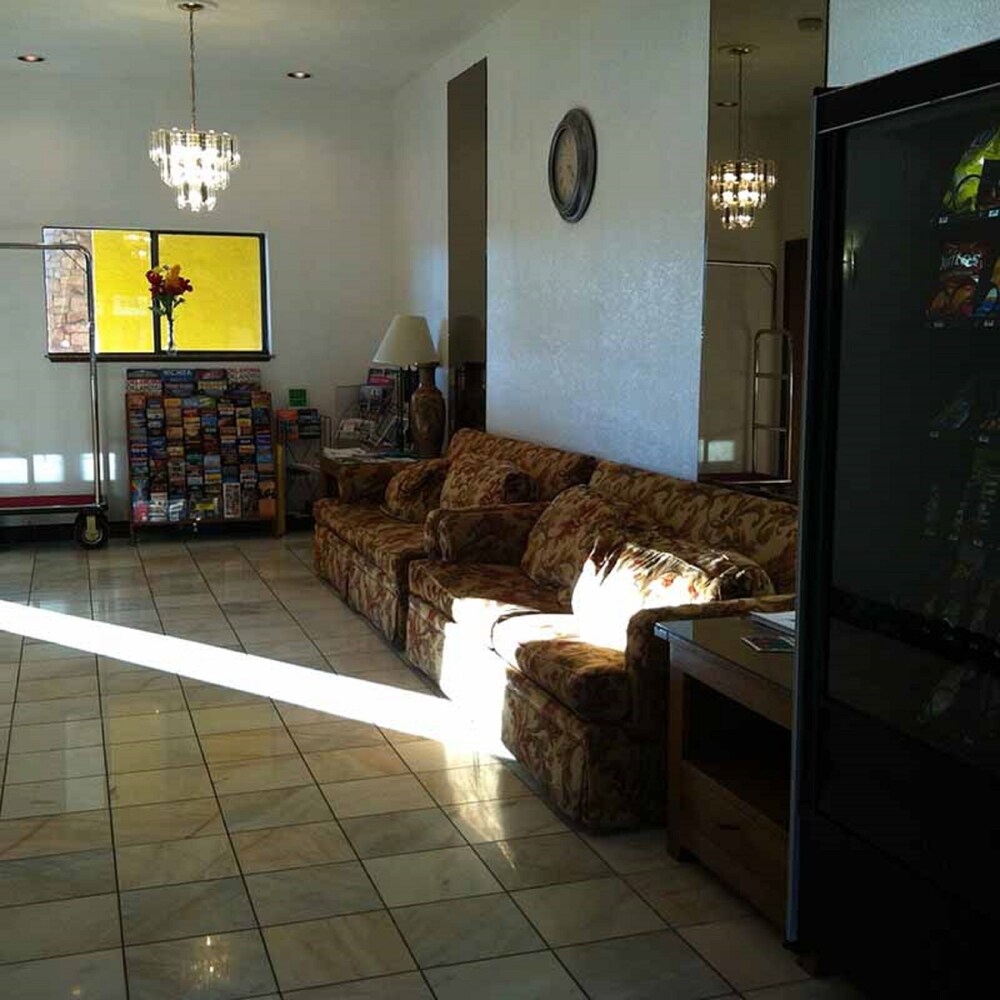 Oaktree Inn and Suites - photo 13