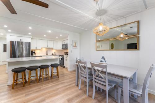 Summer Maui Getaway Beautiful Chic Beach Retreat — 4-Star Luxury Hotel in Kihei, United States