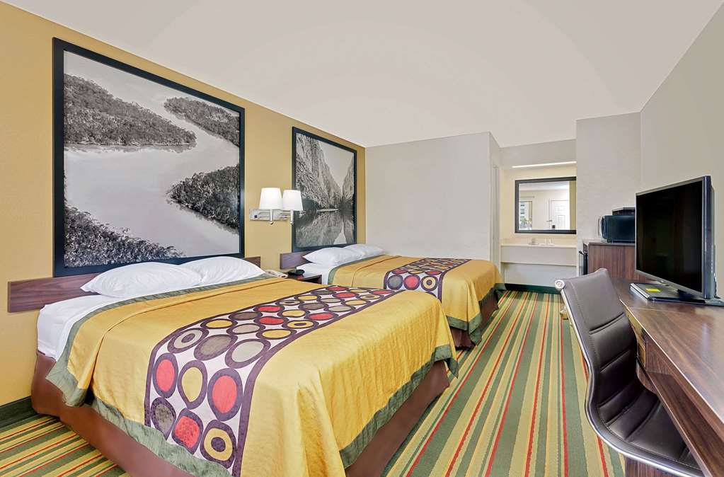 Super 8 by Wyndham Byron South Macon - photo 12