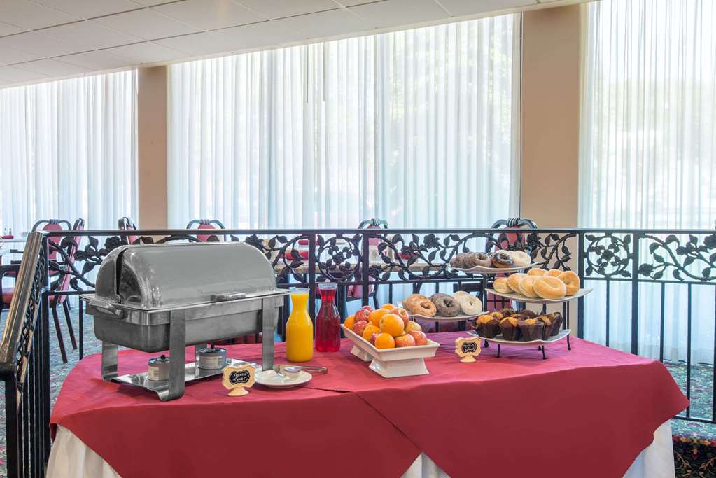 Ramada by Wyndham Cumberland Downtown - photo 35