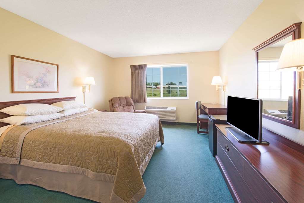 Super 8 by Wyndham Richmond - photo 8