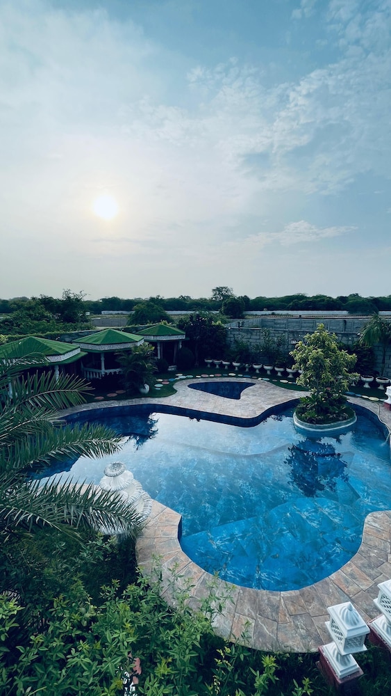 Sparrow Farms And Resort in Lucknow, India