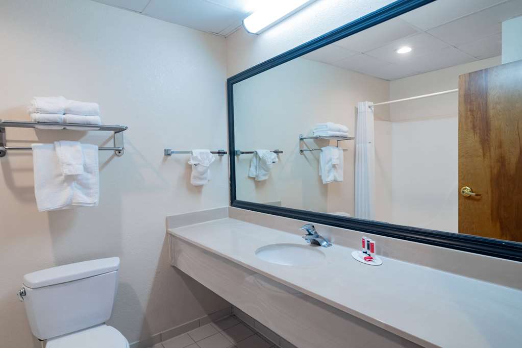 Red Roof Inn & Suites Hinesville - photo 36