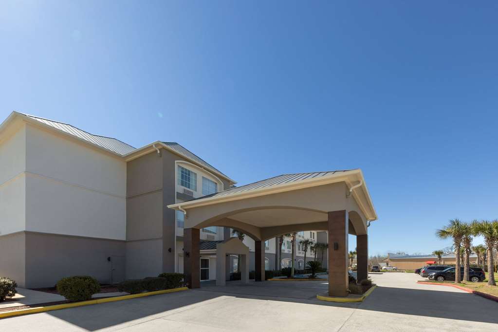 La Quinta Inn & Suites by Wyndham Houma - photo 25