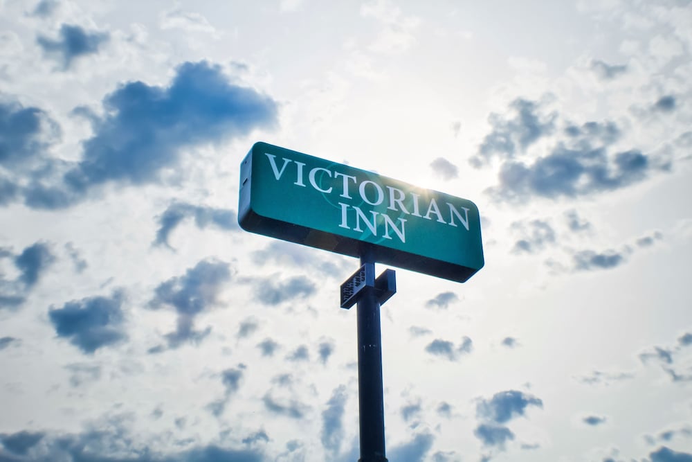 Victorian Inn & Suites - photo 71