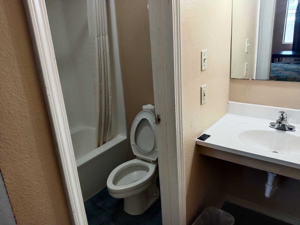 American Motel - photo 11