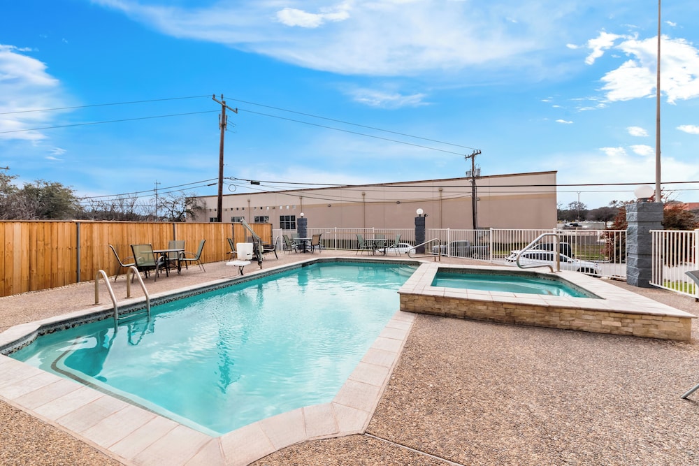 Quality Inn & Suites San Antonio Airport Stone Oak - photo 24