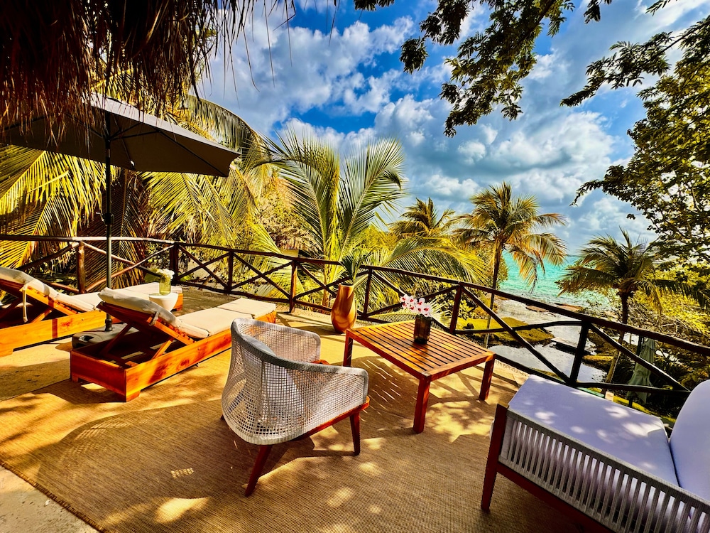 Azulea Bacalar Hotel & Spa Lagoon Front