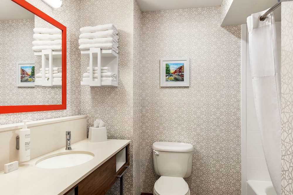 Hampton Inn & Suites Valparaiso - photo 21