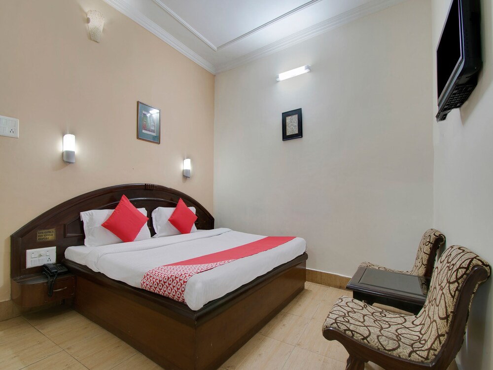 Oyo 26837 Hotel White House — Chamba