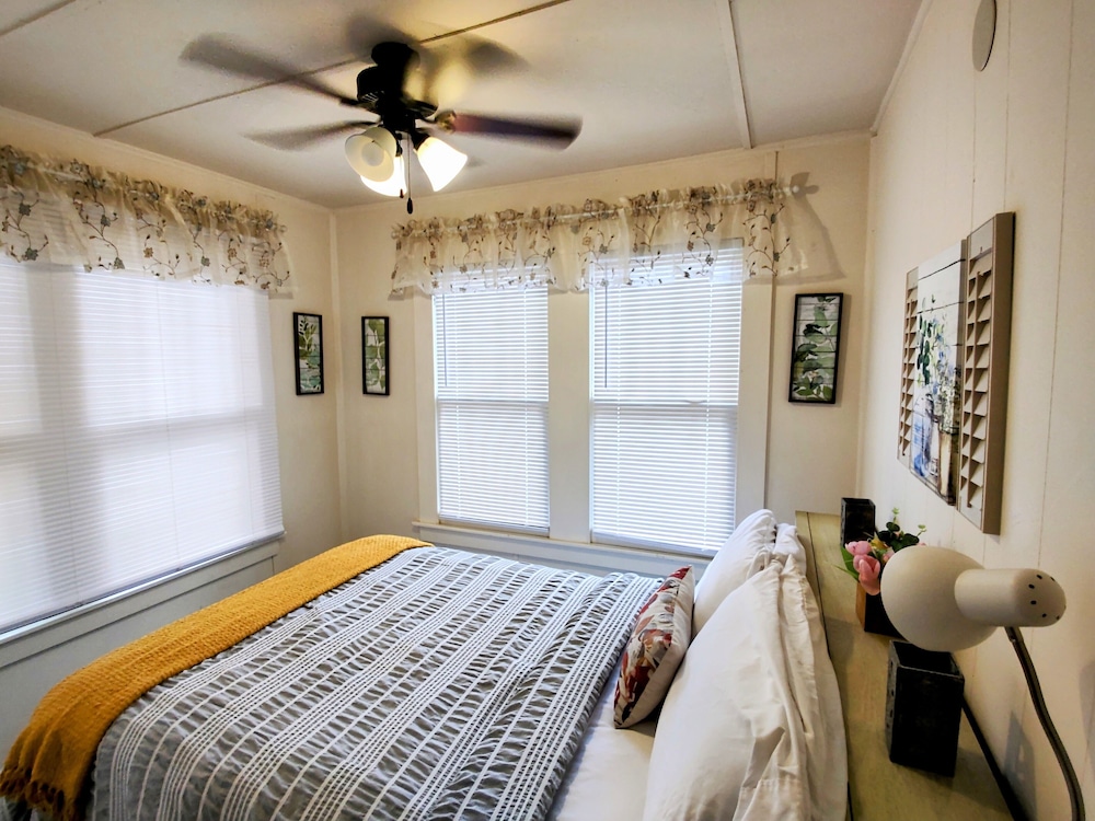 Edgewater Resort Cottage #1 - photo 25