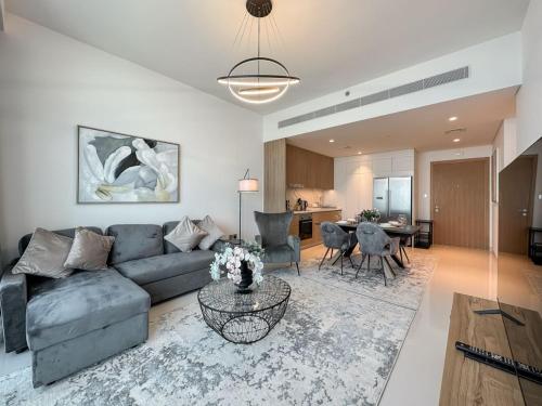 Beachfront 2BR with Spectacular Sea and Palm Views 17AB06 — 4-Star Luxury Hotel in Dubai, United Arab Emirates