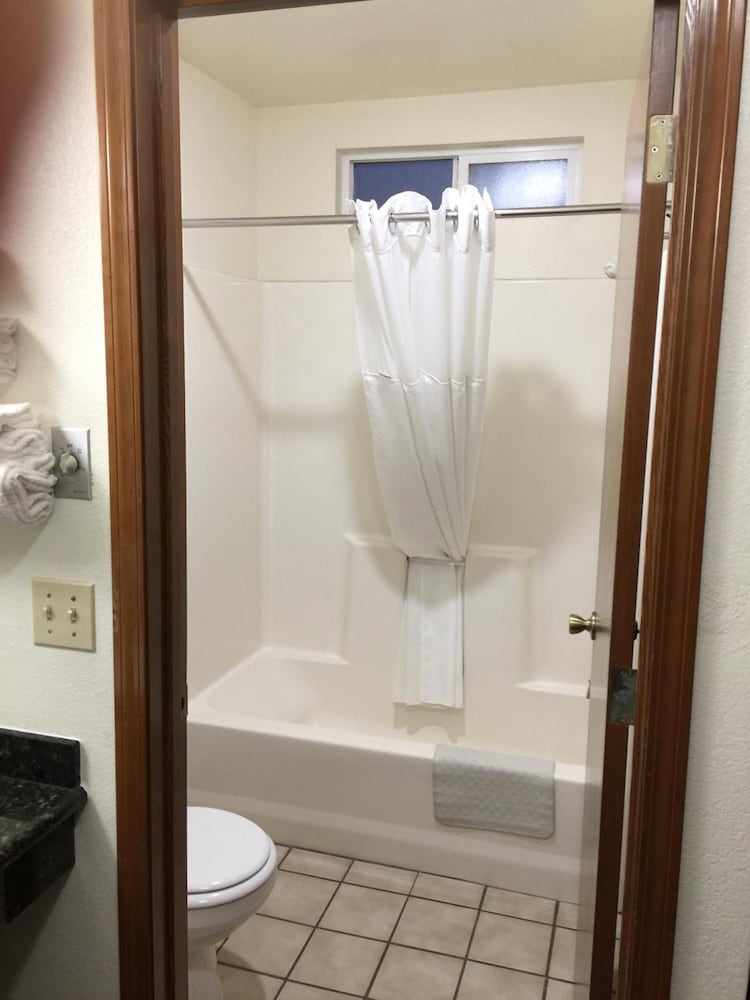 Westward Inn - photo 32