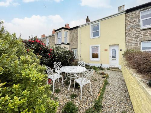 Cobi's Cape Cottage — 4-Star Luxury Hotel in St Just, United Kingdom