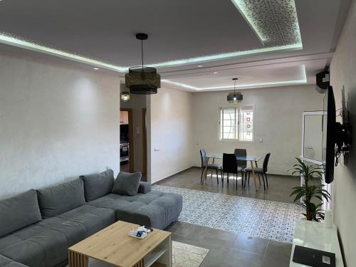 Gorgeous newly renovated apt Near Restaurant and Shopping Center — 4-Star Luxury Hotel in Marrakesh, Morocco