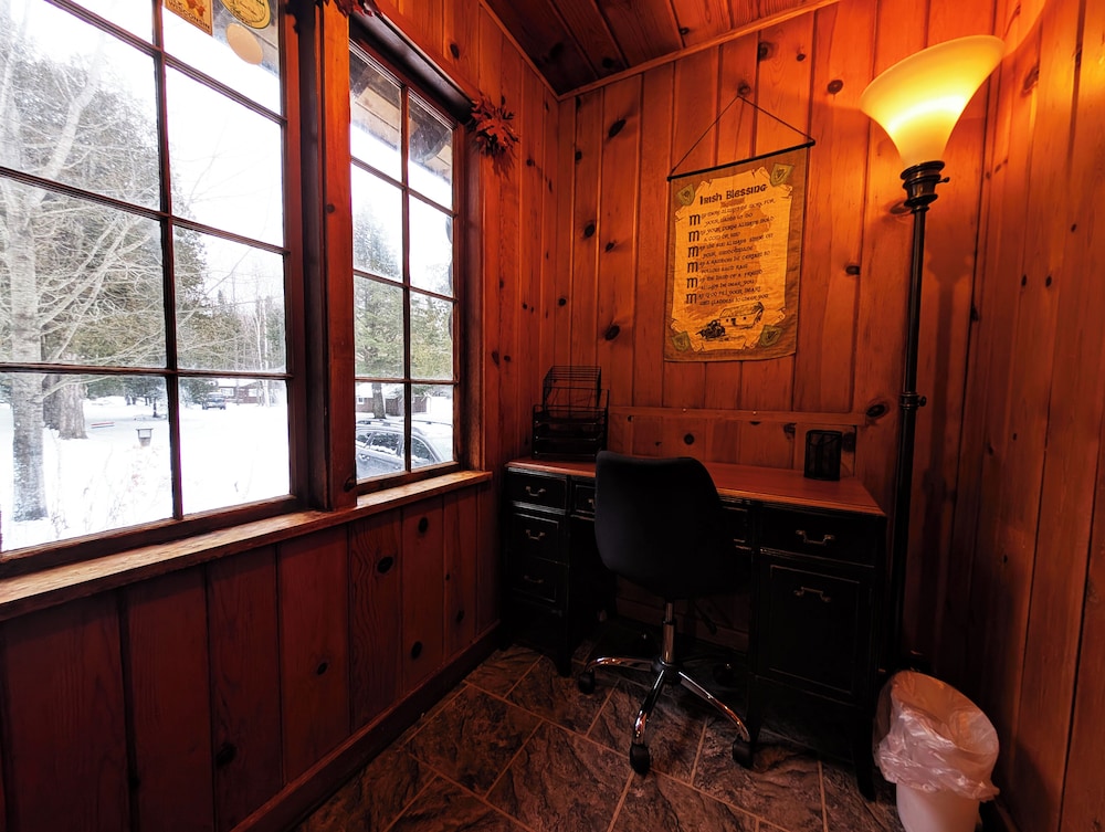 Coadys' Point of View Lake Resort - photo 164