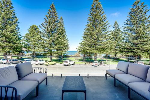 The Dual Family Entertainer 9 Esplanade Victor Harbor Linen Included Luxury Seafront — Victor Harbor