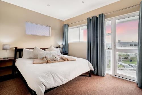 77 Balmoral Heights