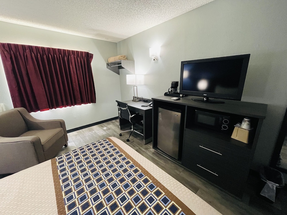 Americas Choice Inn And Suites - photo 10