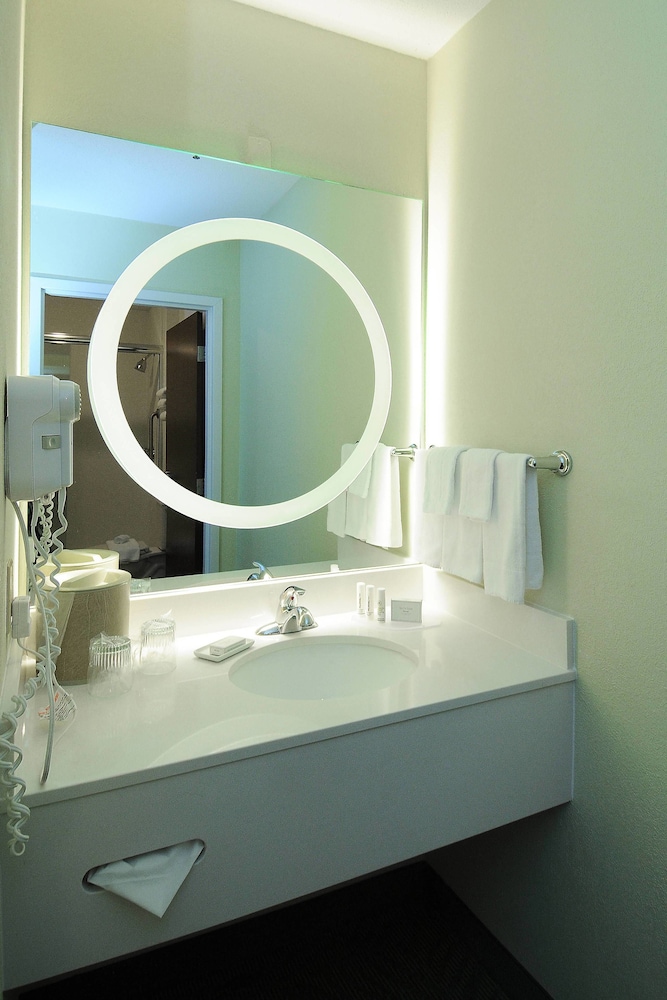 Springhill Suites by Marriott Warwick - photo 4