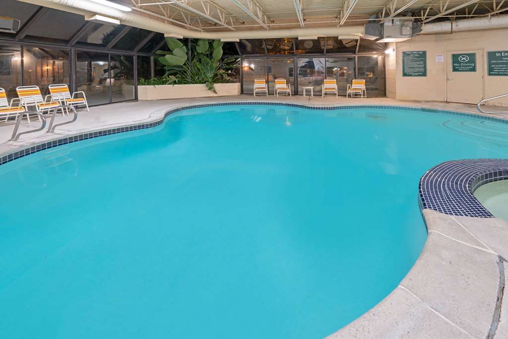 La Quinta Inn & Suites by Wyndham Salt Lake City Layton - photo 7
