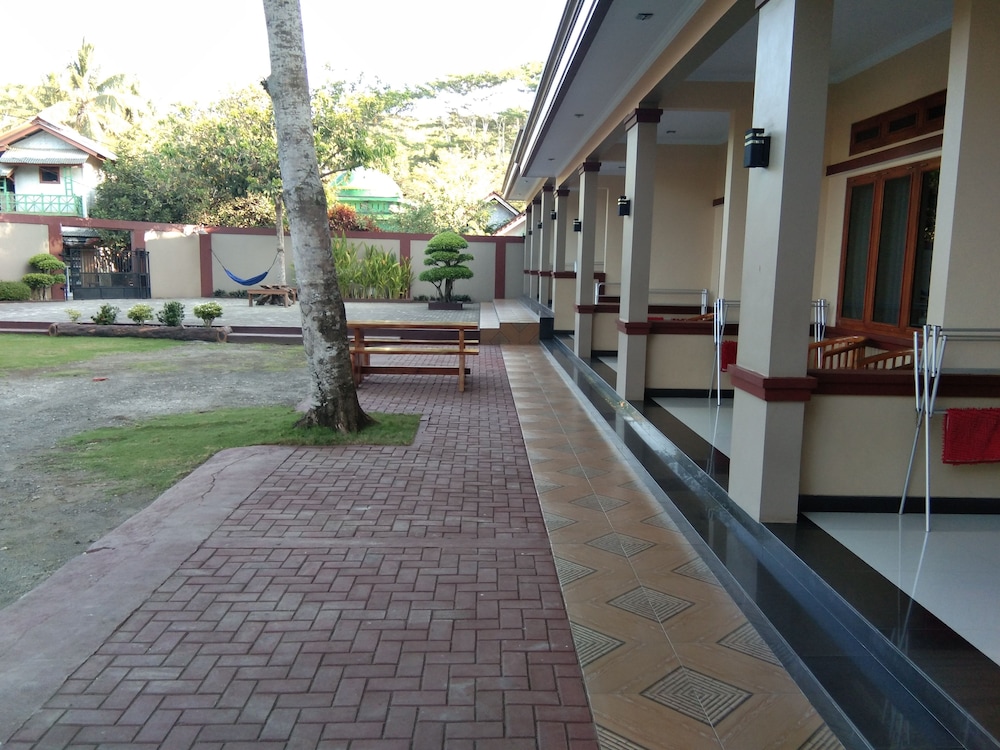 Rivana Hotel — Cijulang