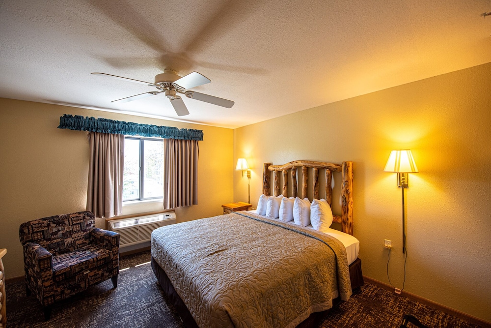 Super 8 by Wyndham Bridgeview of Mackinaw City - photo 6