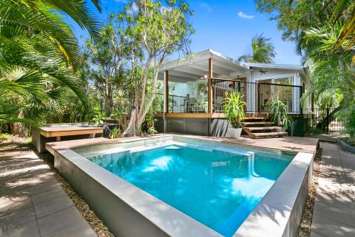 Tranquil & tropical Sunshine Beach - carbon neutral hotel in Sunshine Beach