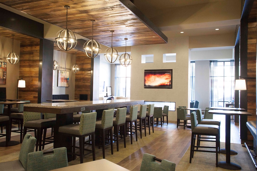 Hampton Inn & Suites Downtown St. Paul - photo 60