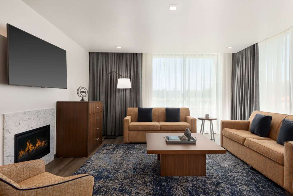 La Quinta Inn & Suites by Wyndham San Luis Obispo Downtown - photo 45