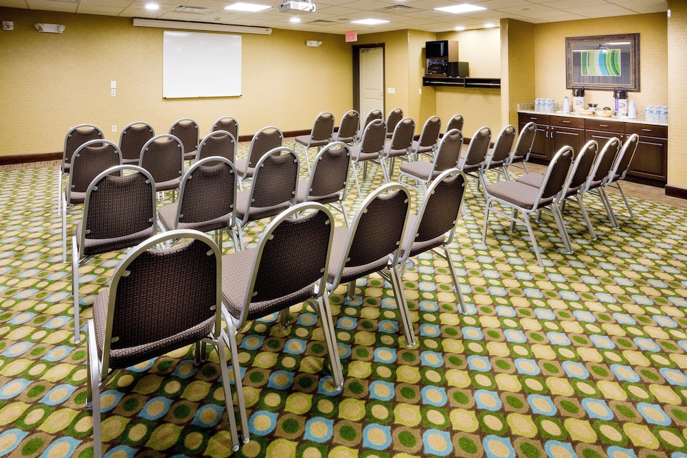 Holiday Inn Express Hotel & Suites Limerick Pottstown by IHG - photo 42