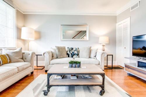 Brookwood Getaway Stock Tank Pool Outdoor Theater in Franklin, United States