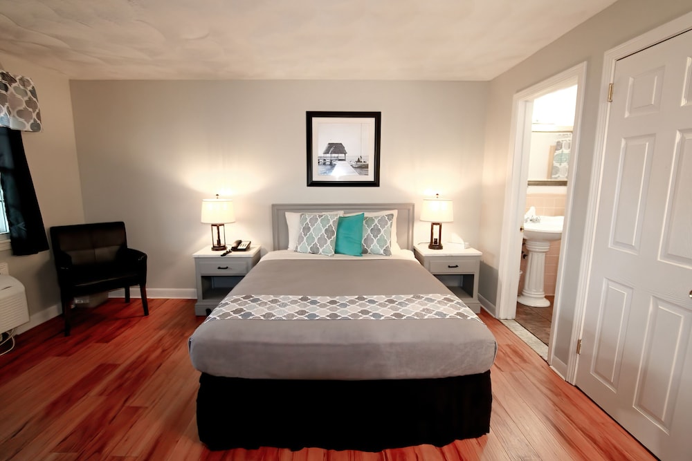 Colonial Inn Seekonk - photo 17
