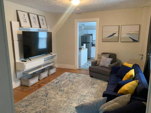 Cozy Cambridge Apt — 4-Star Luxury Hotel in Cambridge, United States