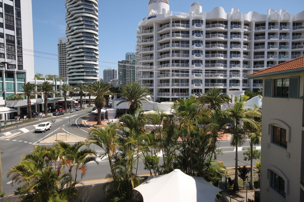 Aruba Beach Resort in Broadbeach, Australia