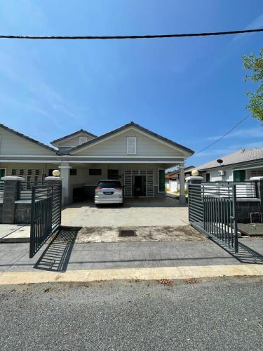 Family Holiday Home With Wifi & Netflix — 4-Star Luxury Hotel in Sungai Petani, Malaysia