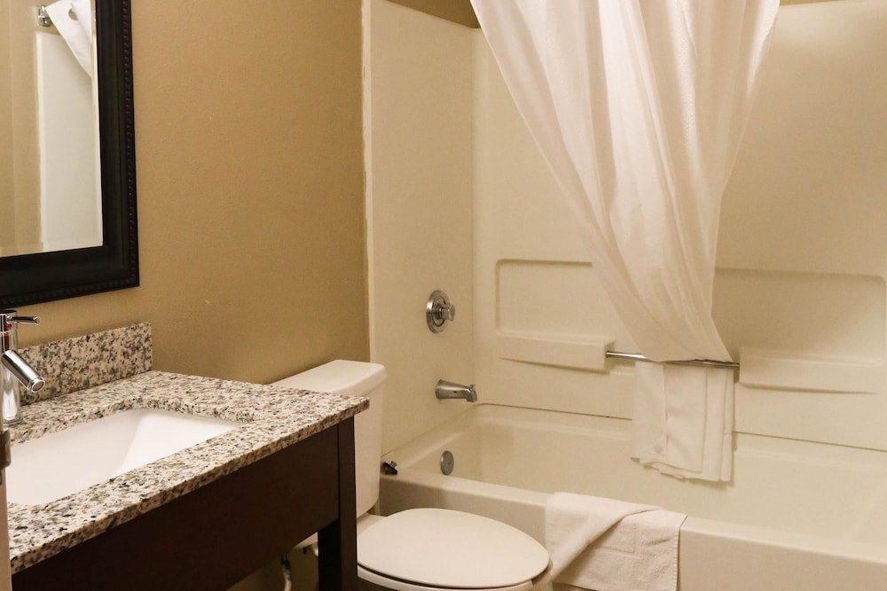 Greenville Pelham Inn by IHG - photo 40