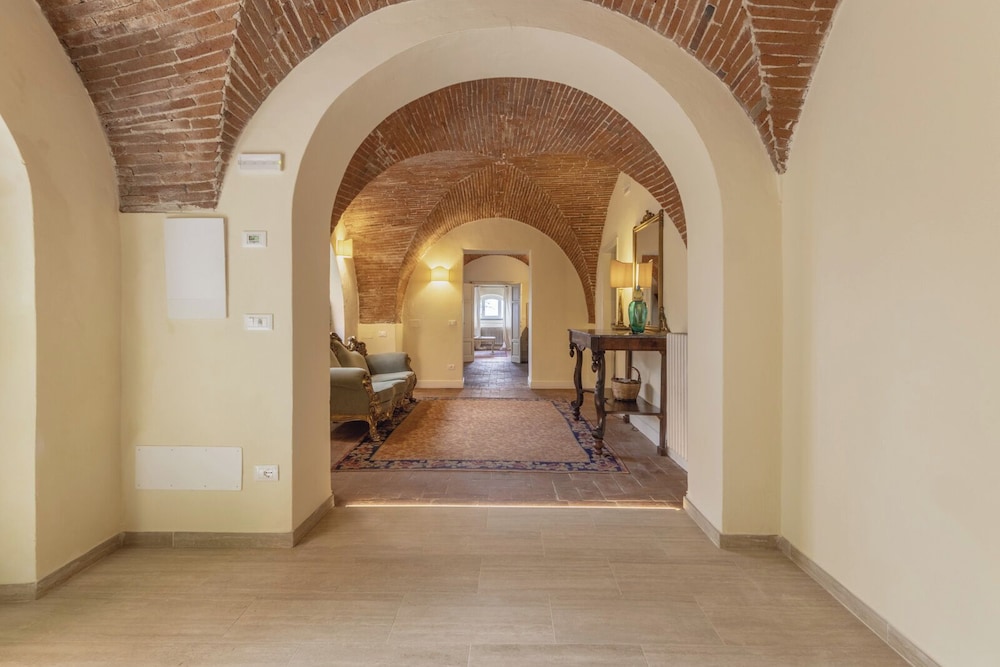 Hotel Villa Sermolli — 4-Star Luxury Hotel in Borgo A Buggiano, Italy